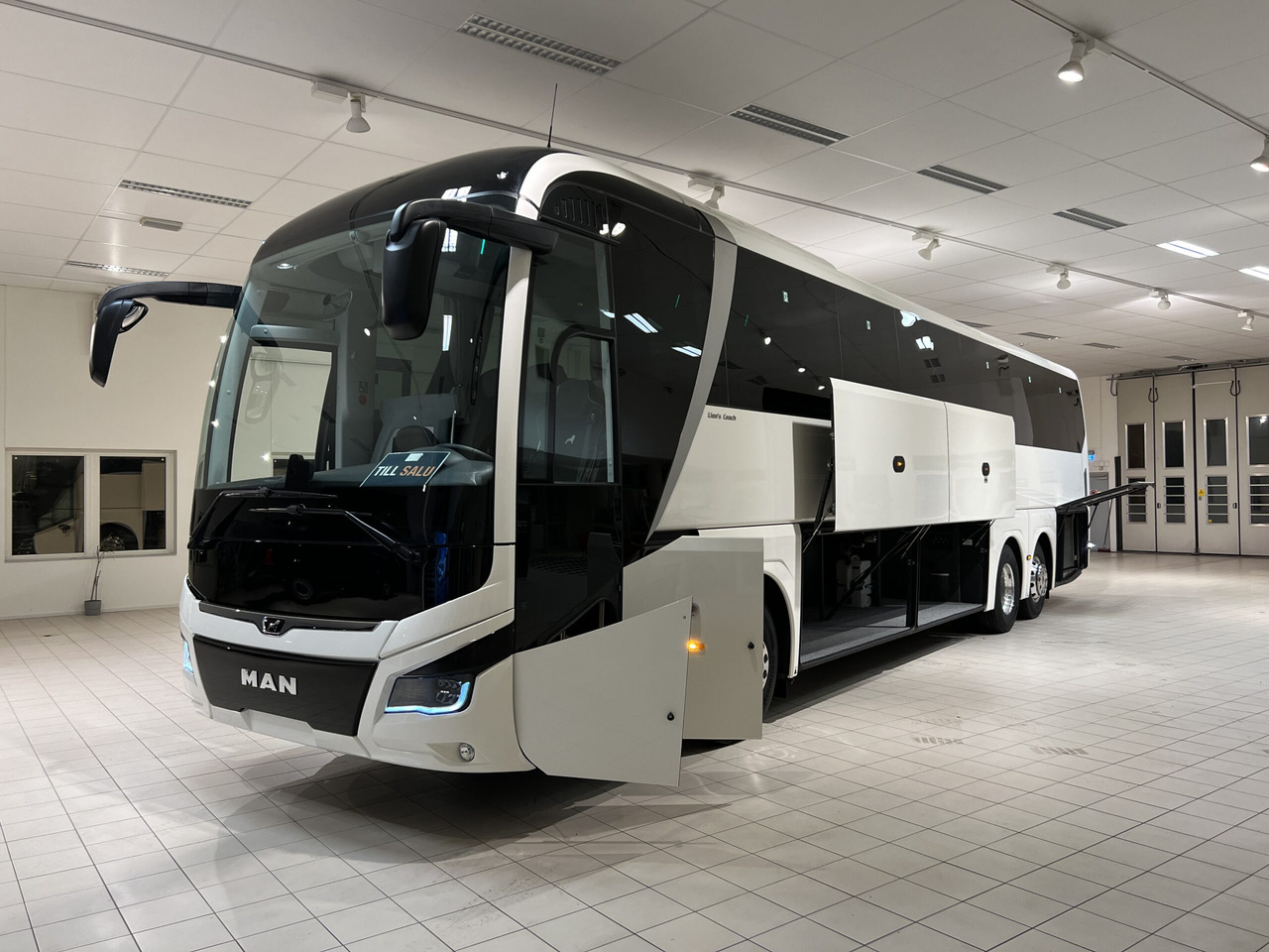 Reisebus MAN Lions Coach R09 Euro 6E (Dark Edition): das Bild 33