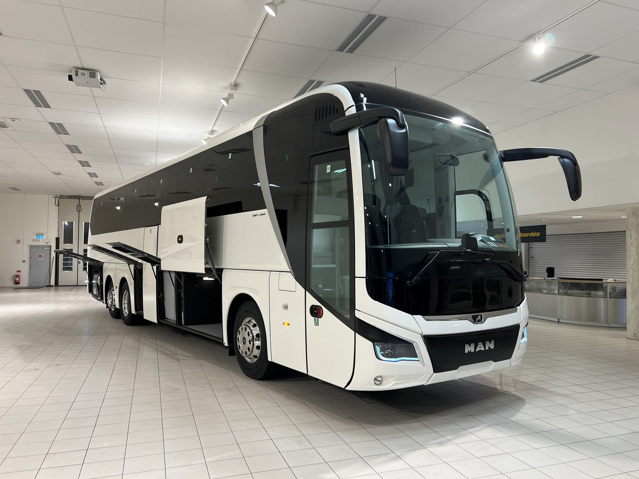 Reisebus MAN Lions Coach R09 Euro 6E (Dark Edition): das Bild 47