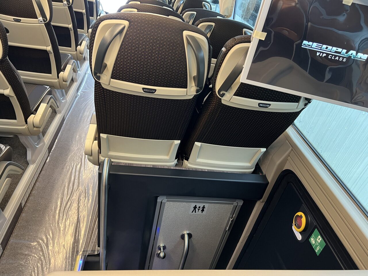 Reisebus Neoplan Cityliner P15 Euro 6E V.I.P Exclusive Class (svart / brons färgad skinnklädsel): das Bild 23