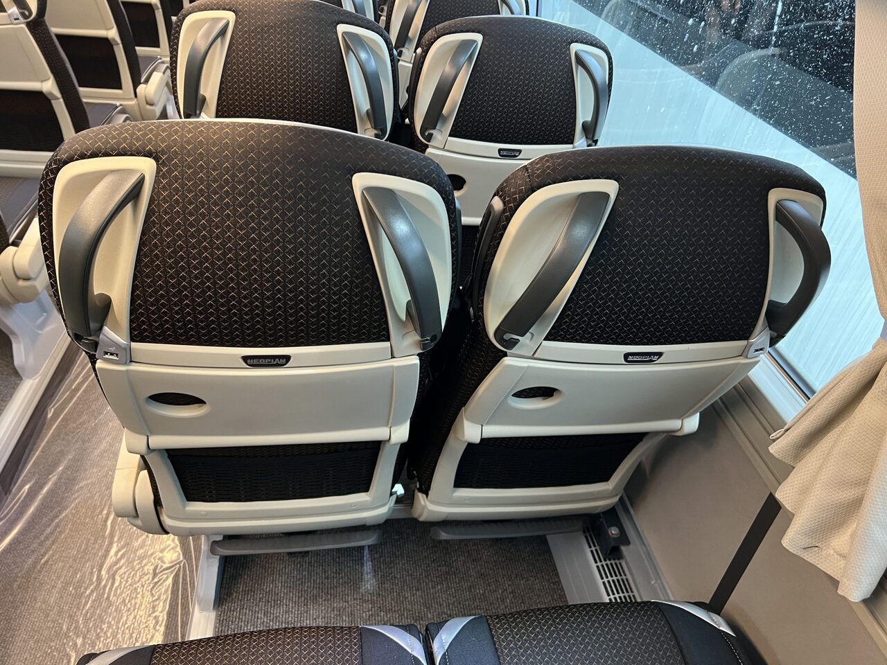Reisebus Neoplan Cityliner P15 Euro 6E V.I.P Exclusive Class (svart / brons färgad skinnklädsel): das Bild 26
