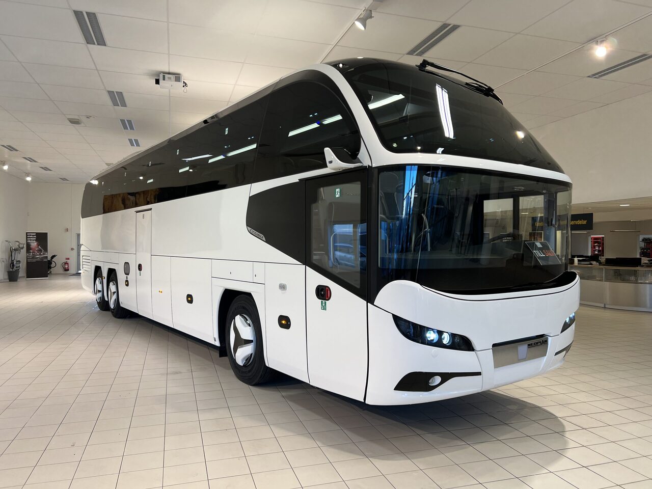 Reisebus Neoplan Cityliner P15 Euro 6E V.I.P Exclusive Class (svart / brons färgad skinnklädsel): das Bild 8