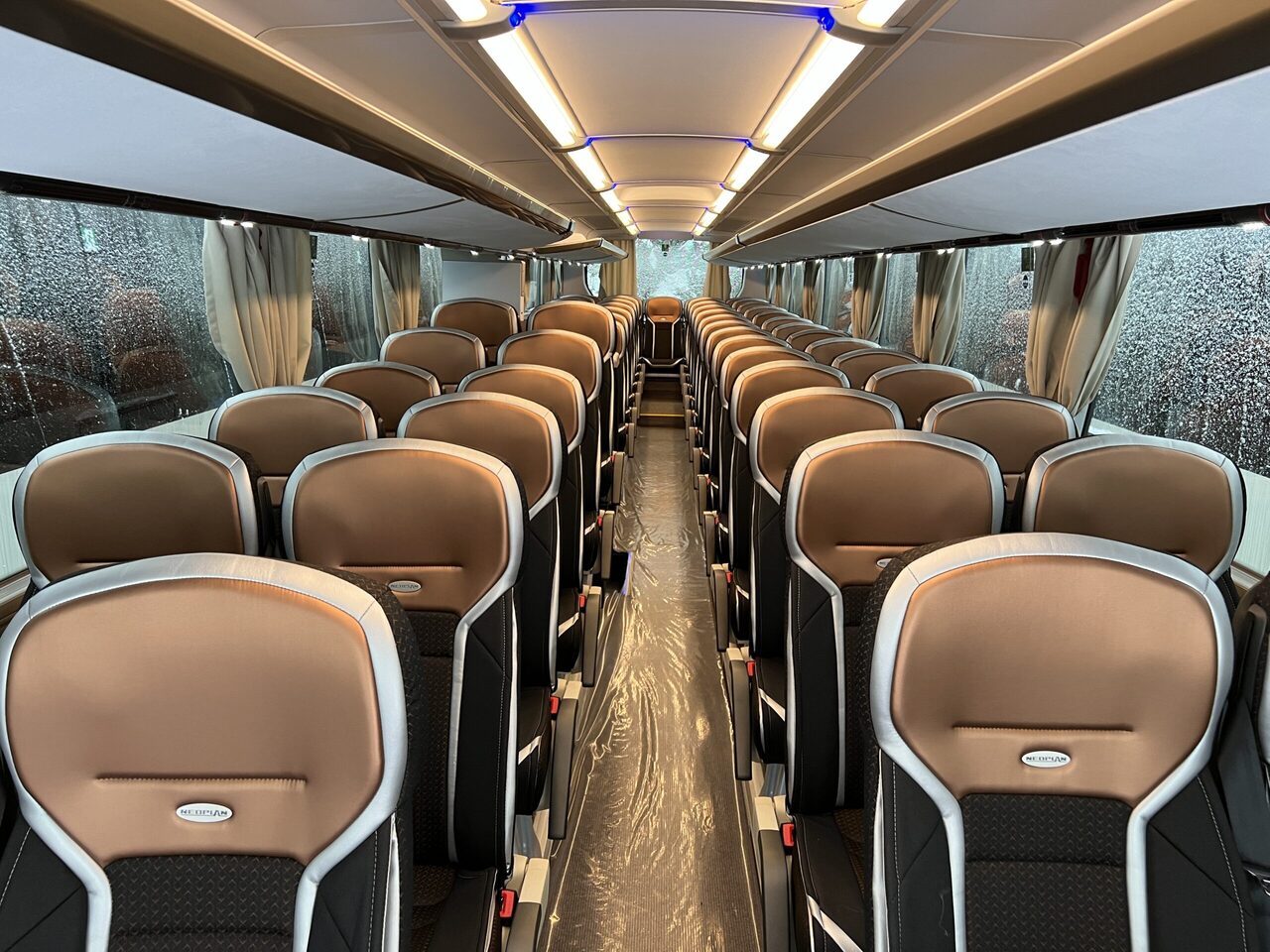 Reisebus Neoplan Cityliner P15 Euro 6E V.I.P Exclusive Class (svart / brons färgad skinnklädsel): das Bild 21