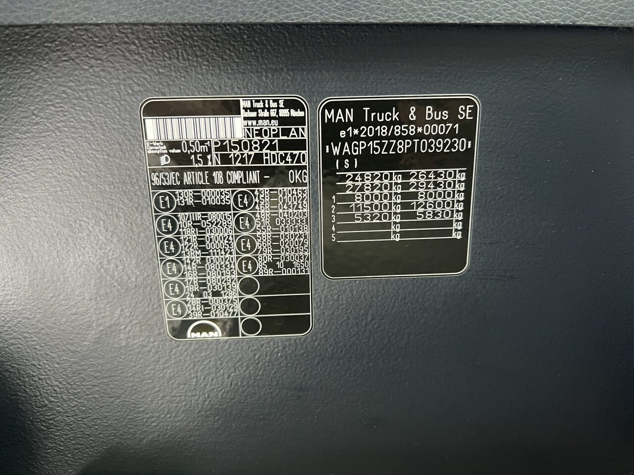 Reisebus Neoplan Cityliner P15 Euro 6E V.I.P Exclusive Class (svart / brons färgad skinnklädsel): das Bild 46