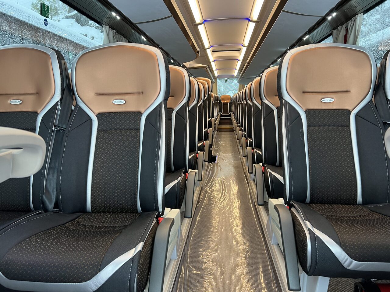 Reisebus Neoplan Cityliner P15 Euro 6E V.I.P Exclusive Class (svart / brons färgad skinnklädsel): das Bild 19