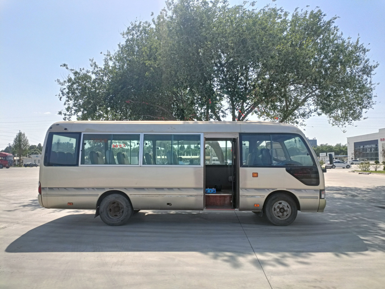 Kleinbus, Personentransporter TOYOTA Coaster passenger bus 6 cylinders diesel: das Bild 6