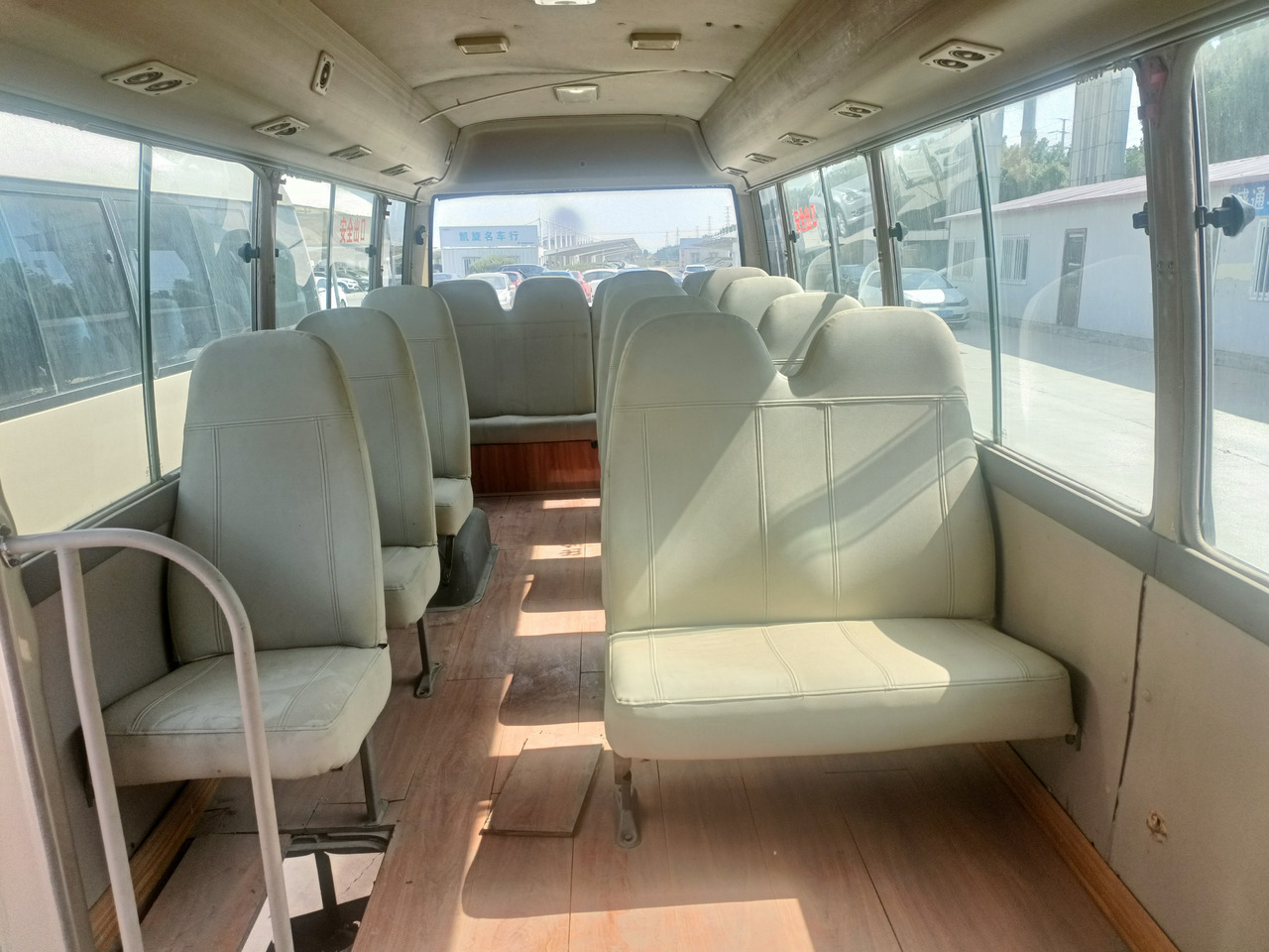 Kleinbus, Personentransporter TOYOTA Coaster passenger bus 6 cylinders diesel: das Bild 7