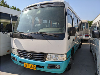 Kleinbus, Personentransporter TOYOTA Coaster passenger bus white and blue petrol engine minivan: das Bild 3