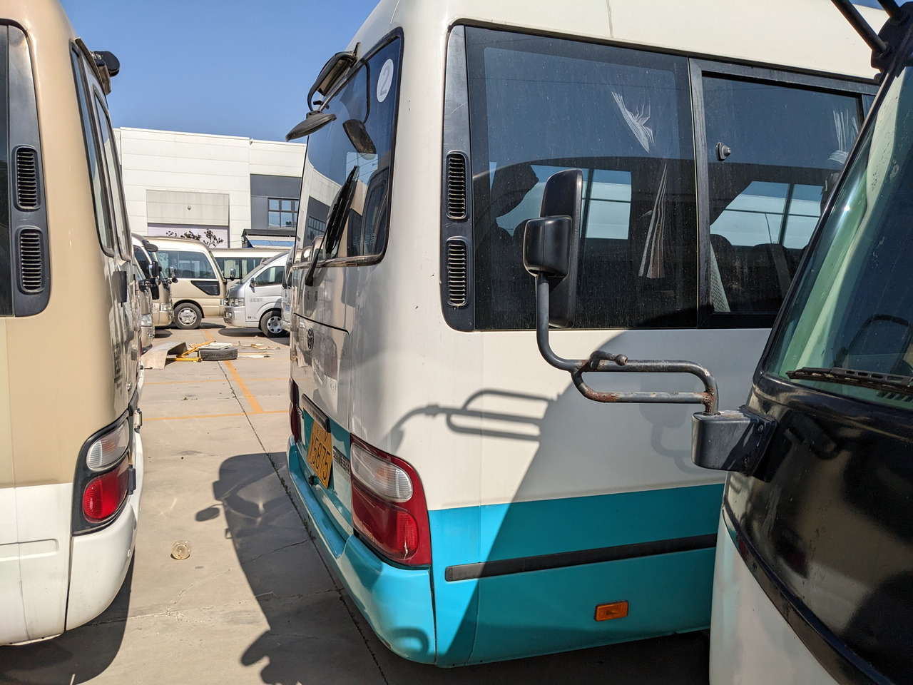 Kleinbus, Personentransporter TOYOTA Coaster passenger bus white and blue petrol engine minivan: das Bild 5