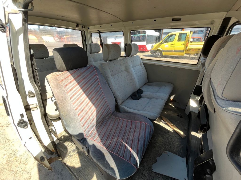 Kleinbus, Personentransporter VolkswagenT4 Transporter Economy Kombi 9-Sitzer: das Bild 9