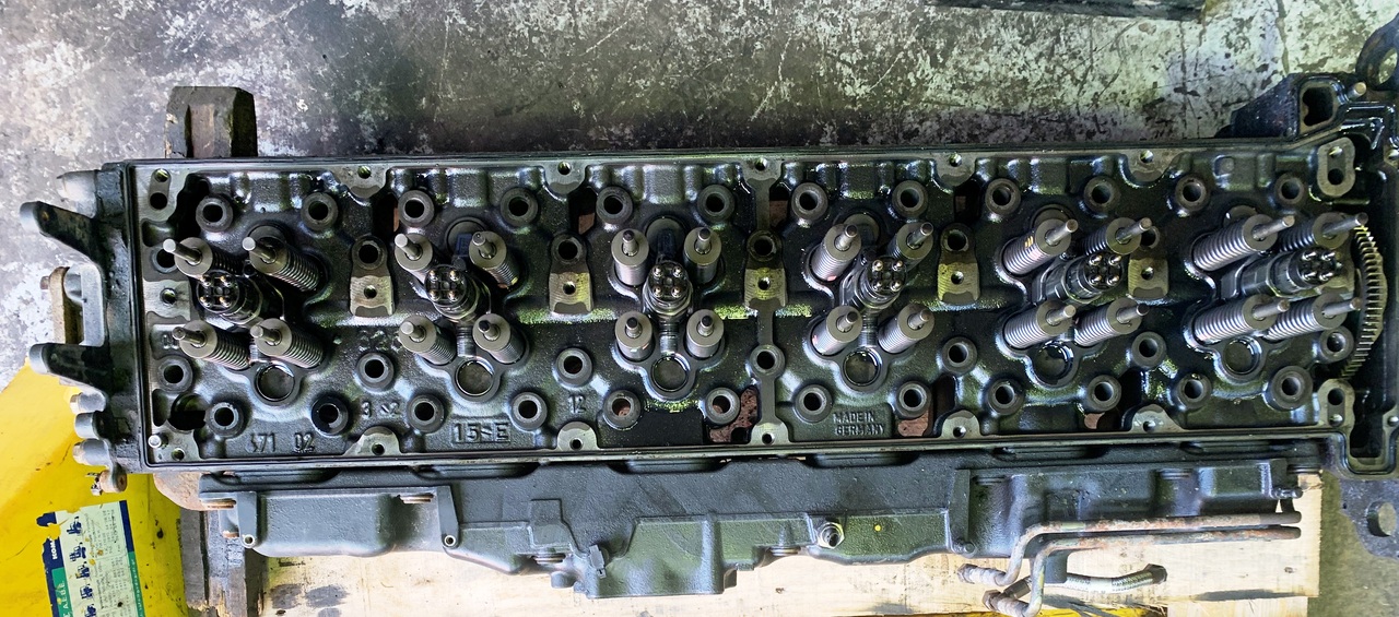 Motor und Teile für LKW CYLINDER HEAD WITH VALVES,ROCKER SHAFT (INTAKE AND EXHAUST),REINFORCING FRAME ACTROS MP4 OM471 LA EURO 5: das Bild 5