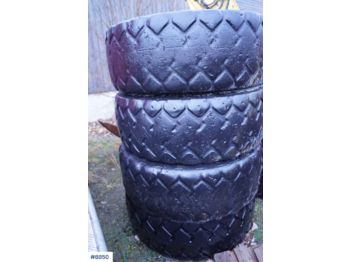 Reifen für Muldenkipper/ Dumper Dumper tires, 2 new and 4 worn: das Bild 1