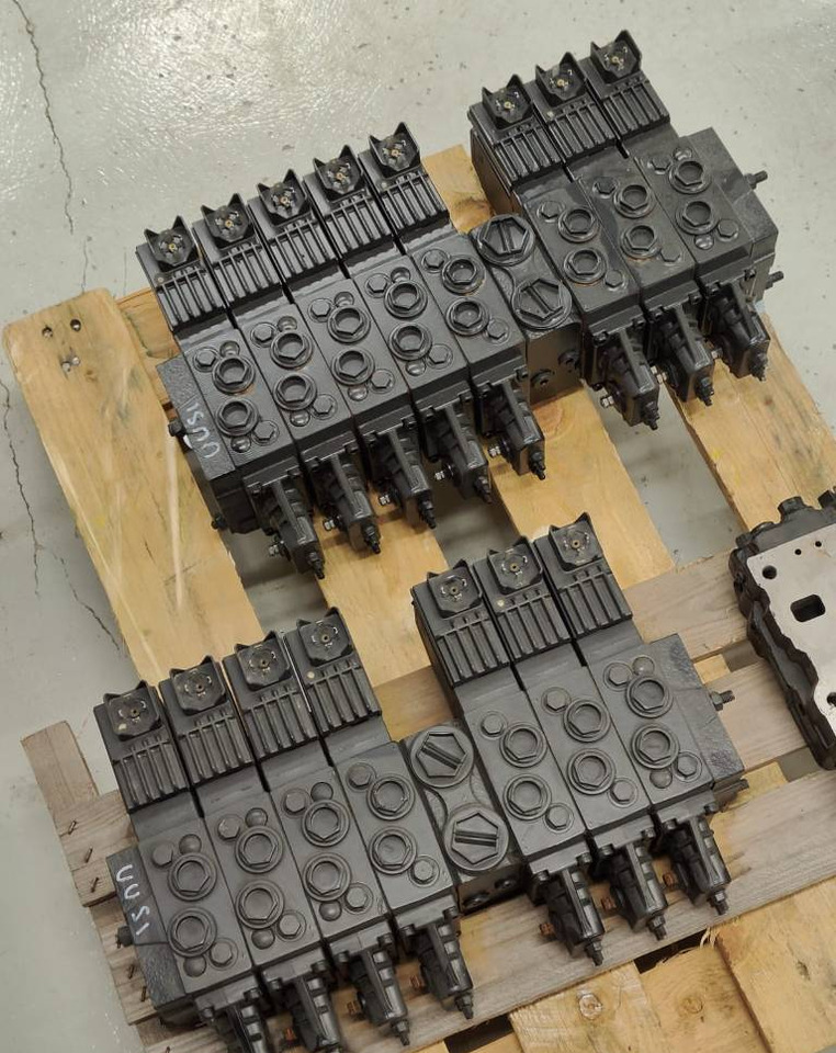 Hydraulik für Forsttechnik Spare parts Valve blocks, hydraulic motors, cylind: das Bild 32