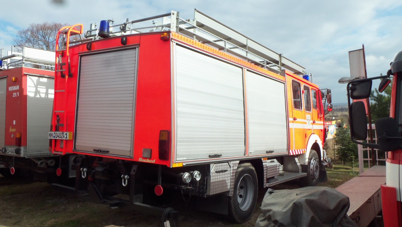 Feuerwehrfahrzeug MERCEDES-BENZ 1019,: das Bild 9
