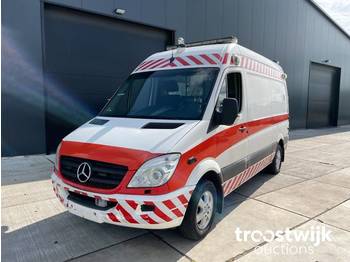Krankenwagen Mercedes-Benz 318cdi: das Bild 1