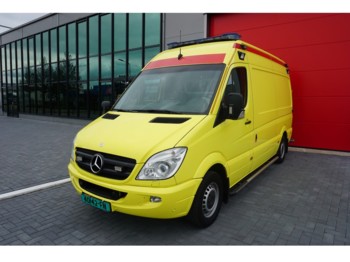 Krankenwagen Mercedes-Benz Sprinter 319 CDI Ambulance 18055: das Bild 1