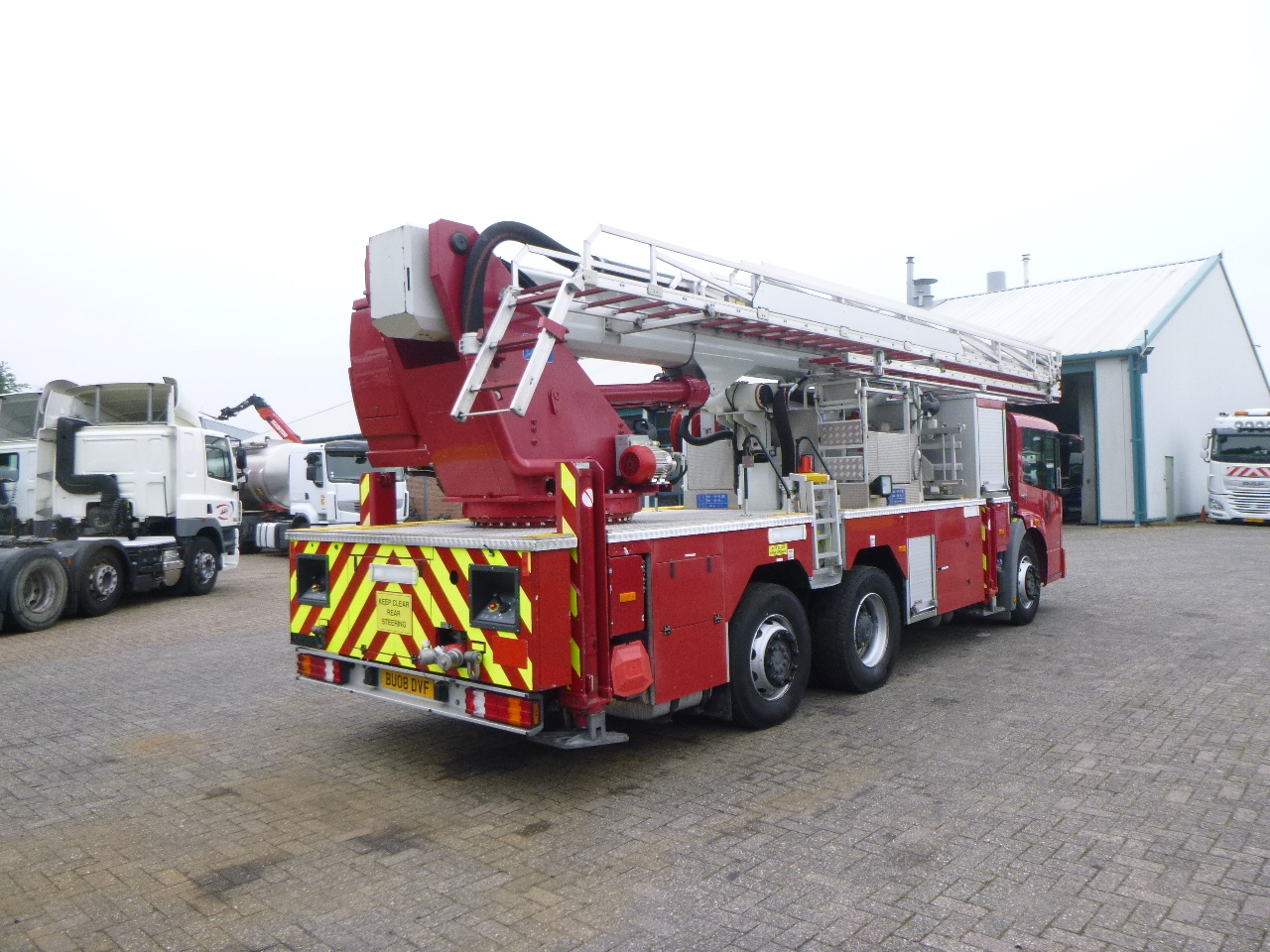 Feuerwehrfahrzeug Mercedes Econic 6x2 RHD Magirus ALP325 fire truck: das Bild 3