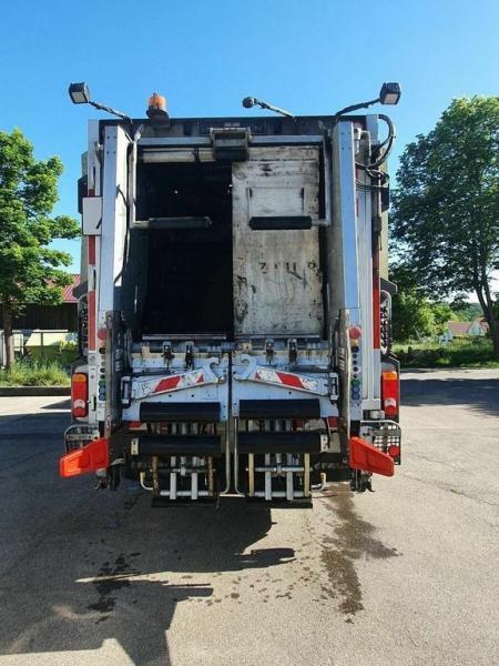 Müllwagen Scania P 410 LB 8x2*6 MNA VARIOPRESS ZÖLLER DELTA 2301