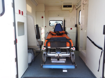 Krankenwagen VW LT 28 - Rettungsliege: das Bild 1