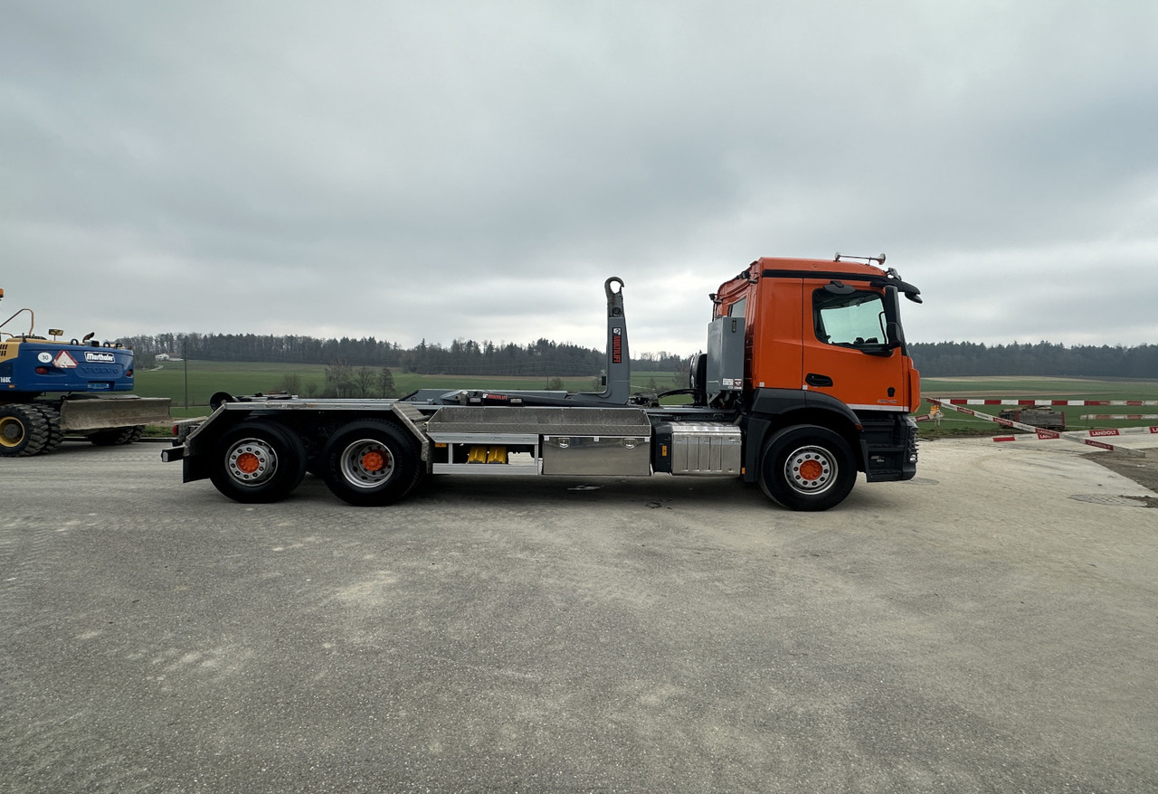Abrollkipper 2021 MB-Actros 2546 6×2 hooks