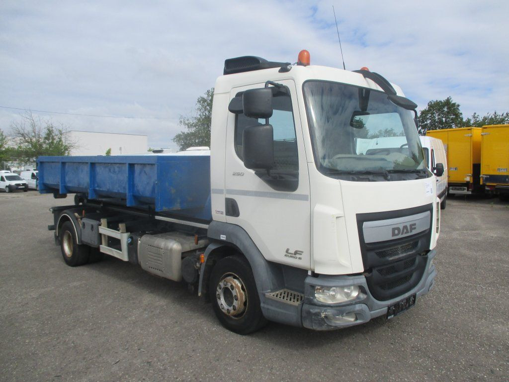 Abrollkipper DAF LF 12.250