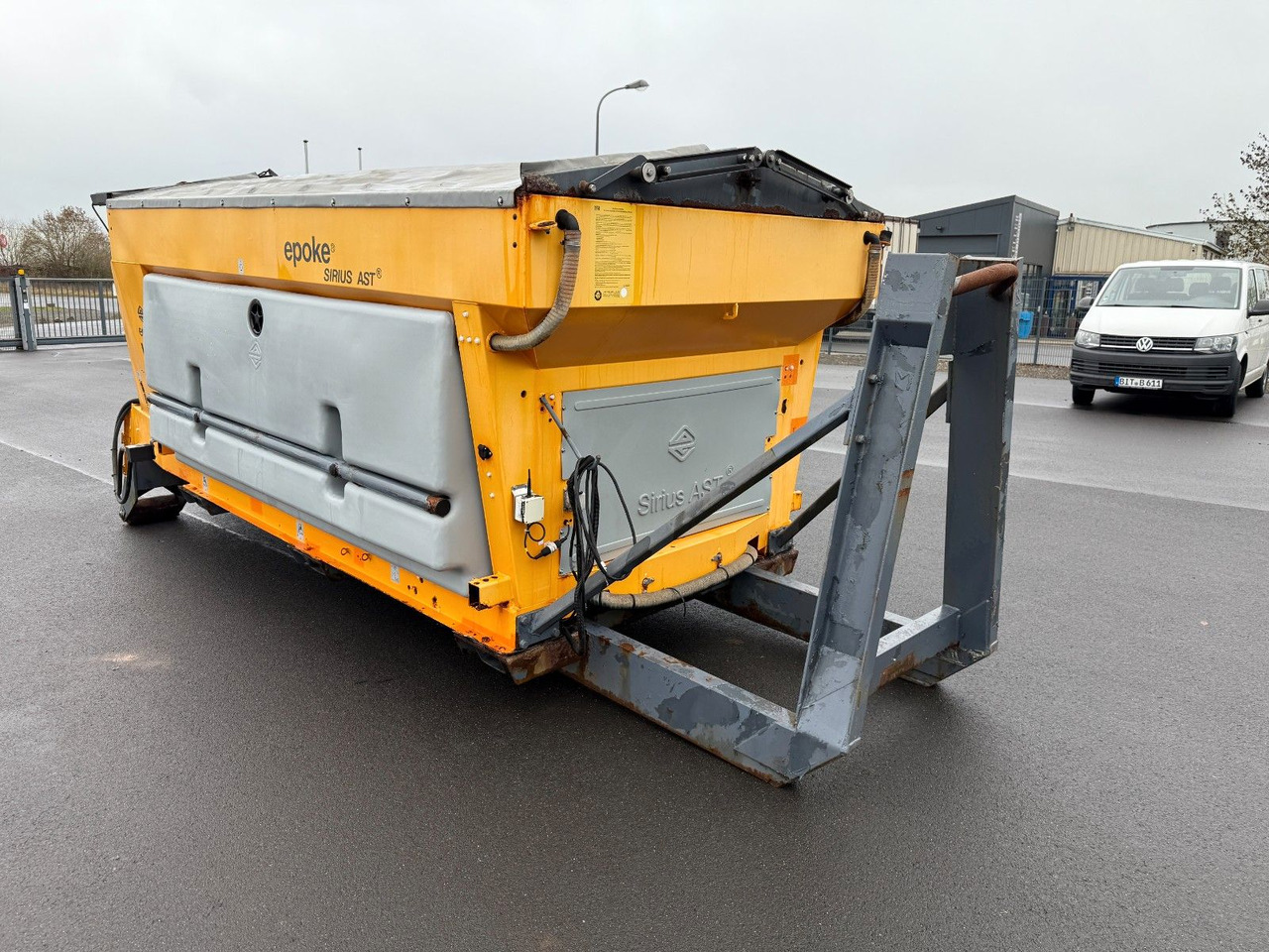 Abrollkipper Epoke Salzstreuer Winterdienst Bandstreuer