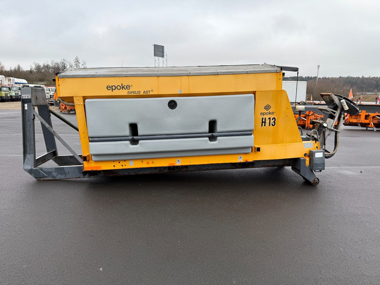 Abrollkipper Epoke Salzstreuer Winterdienst Bandstreuer