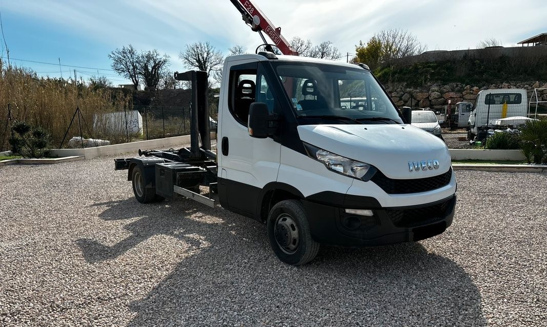 Abrollkipper IVECO Daily 35C15 Hook lift truck + crane