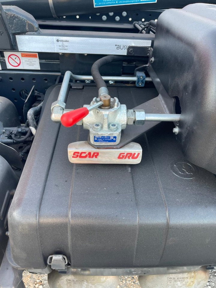 Abrollkipper IVECO EUROCARGO 160E32 CON SCARRABILE NUOVO