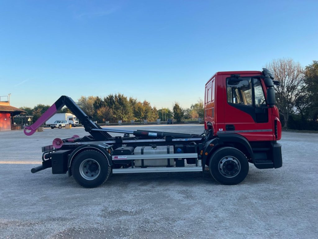 Abrollkipper IVECO EUROCARGO 160E32 CON SCARRABILE NUOVO
