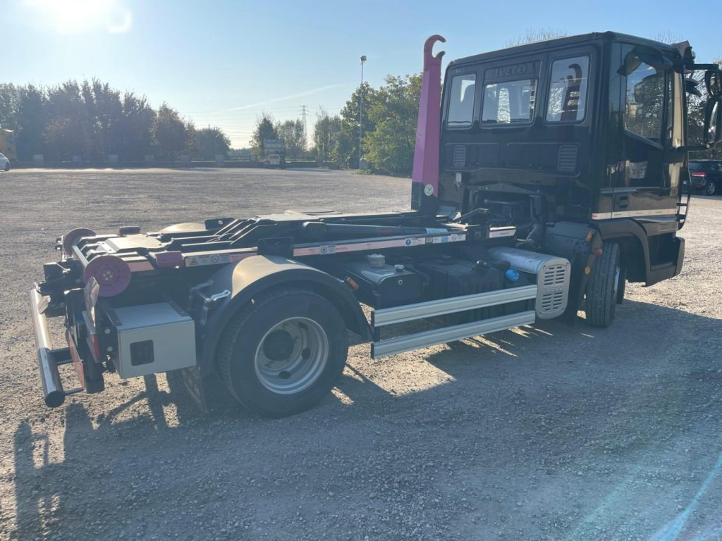 Abrollkipper IVECO EUROCARGO 75E18 CON SCARRABILE NUOVO