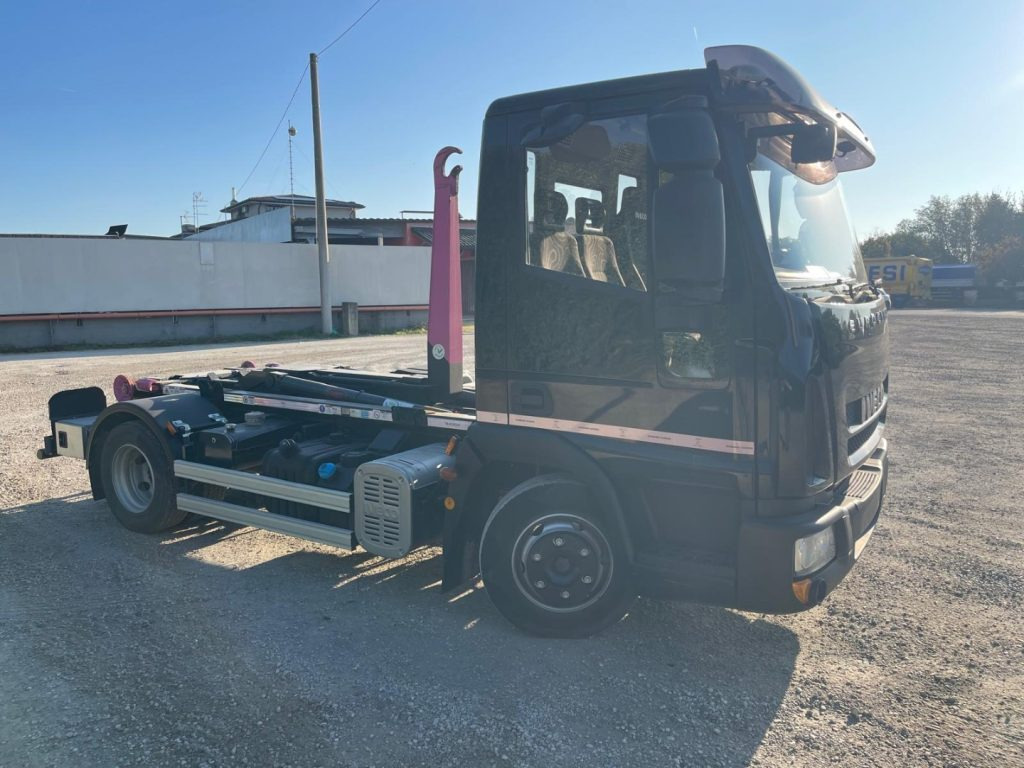 Abrollkipper IVECO EUROCARGO 75E18 CON SCARRABILE NUOVO