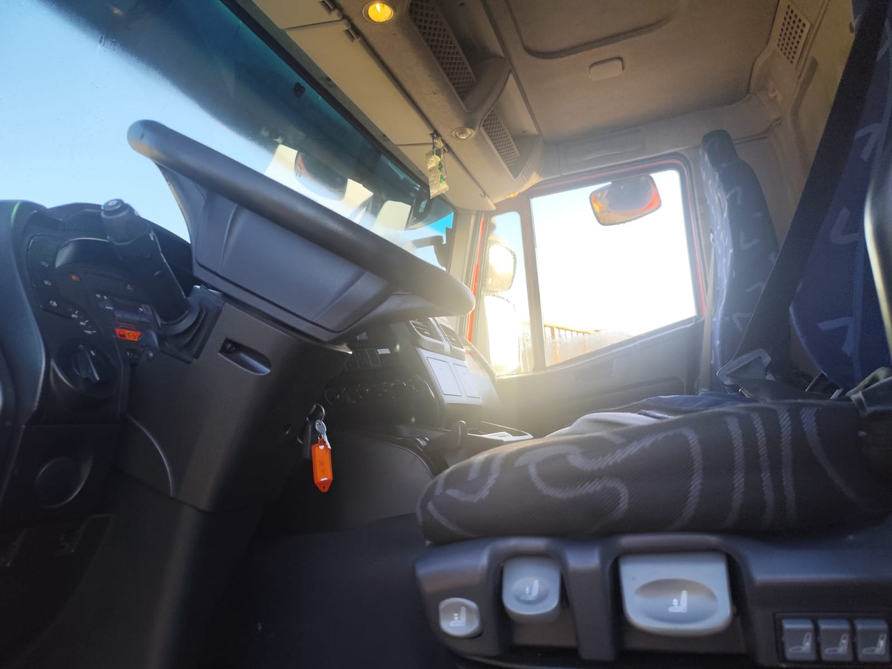 Abrollkipper IVECO STRALIS 190S31