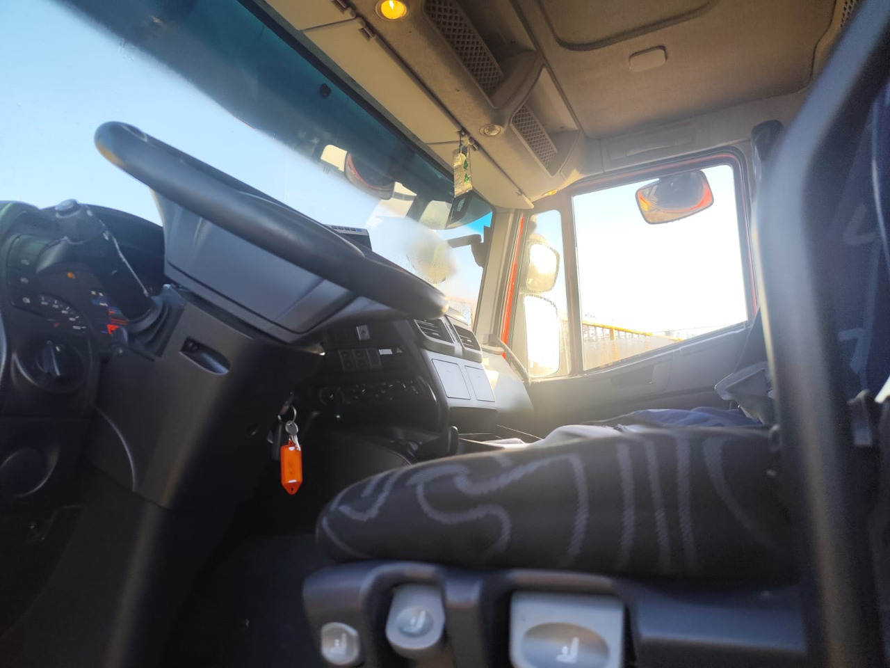 Abrollkipper IVECO STRALIS 190S31