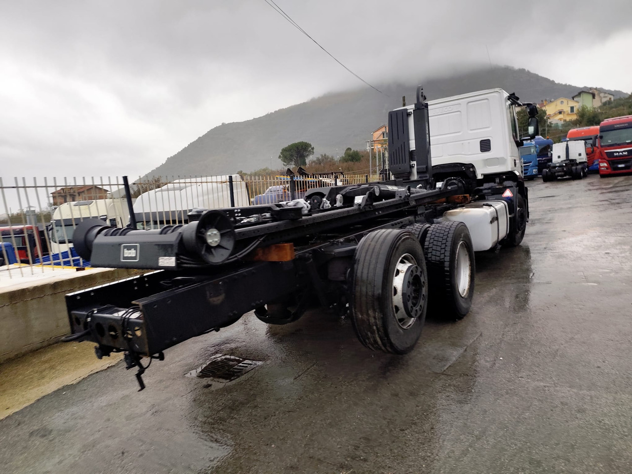 Abrollkipper IVECO STRALIS AD 260S31 XP