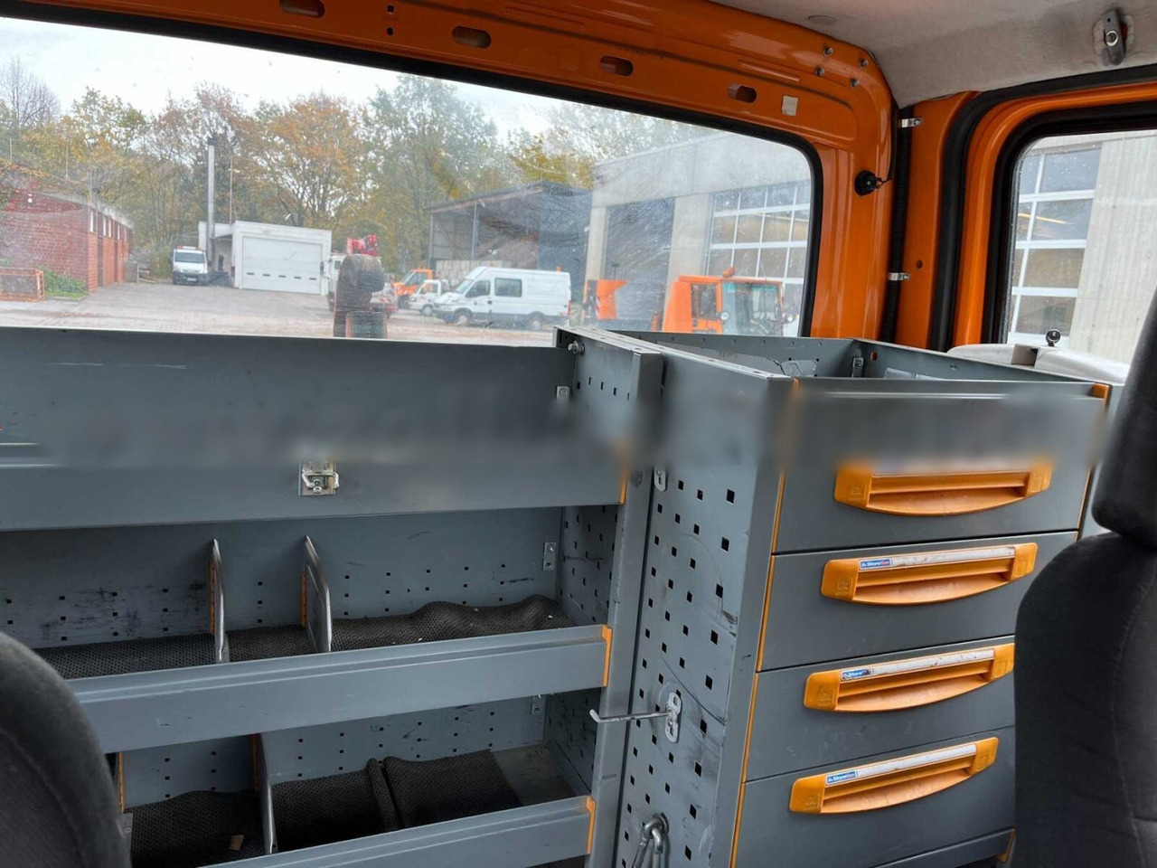 Abrollkipper Iveco Daily 70C17 4x2 Doka Daily 70C17 4x2 Doka, EEV, Werkzeugschränke, City-Abroller