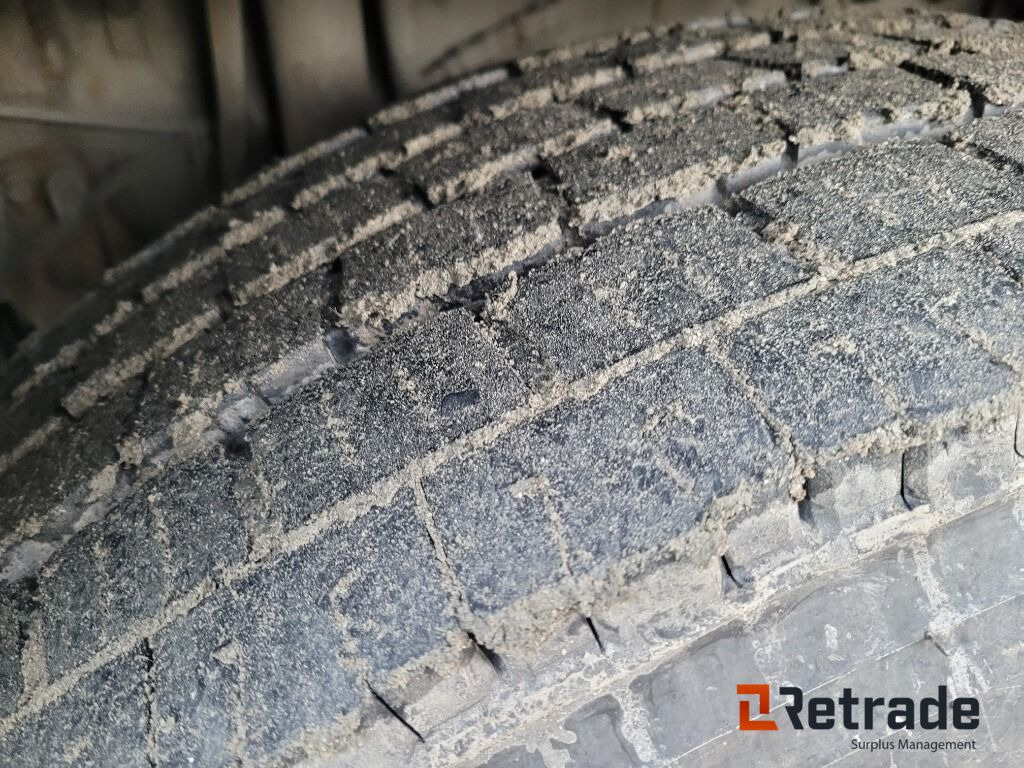 Abrollkipper Lastväxlare plogutrustad med underbett Volvo FM 12 , Full parabel