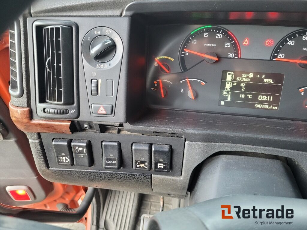 Abrollkipper Lastväxlare plogutrustad med underbett Volvo FM 12 , Full parabel