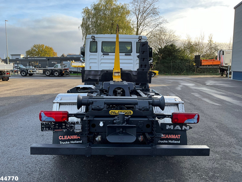 Abrollkipper MAN TGL 12.250 Palfinger haakarmsysteem