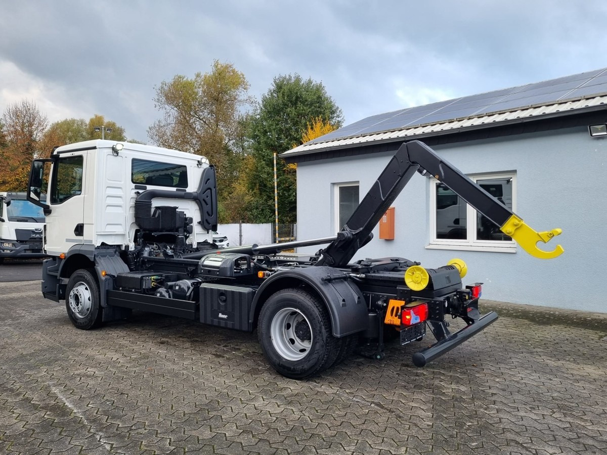 Abrollkipper MAN TGM 15.290 BL Abrollkipper Multihook City+1570mm