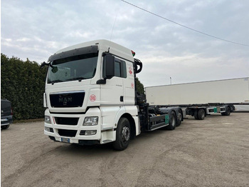 Abrollkipper MAN TGX 26.480 SCARRABILE CON GRU