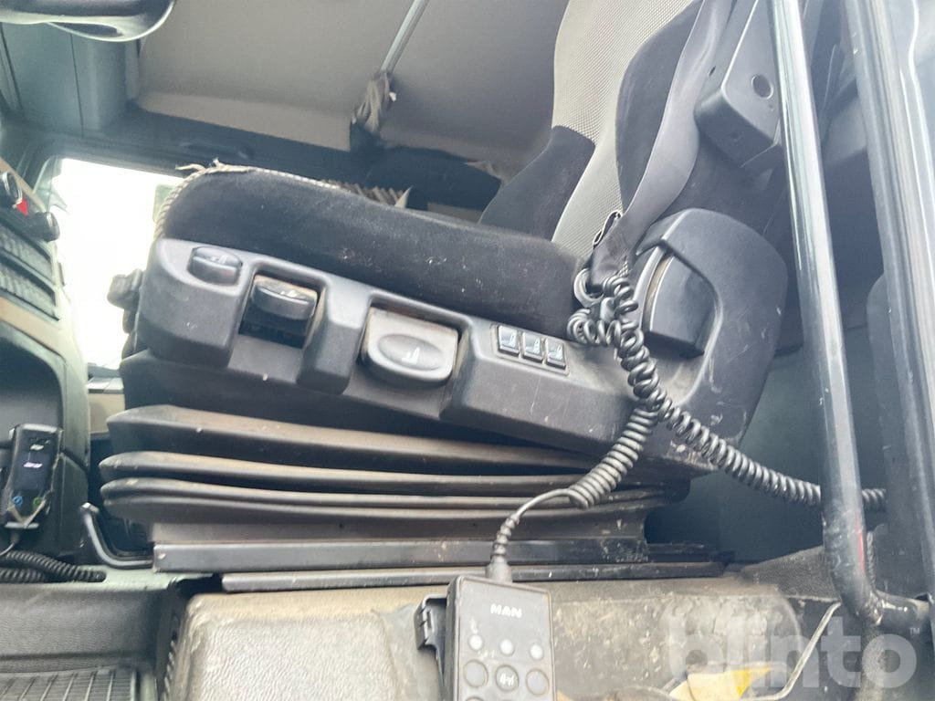 Abrollkipper MAN TGX 26.500 6X2-4 BL