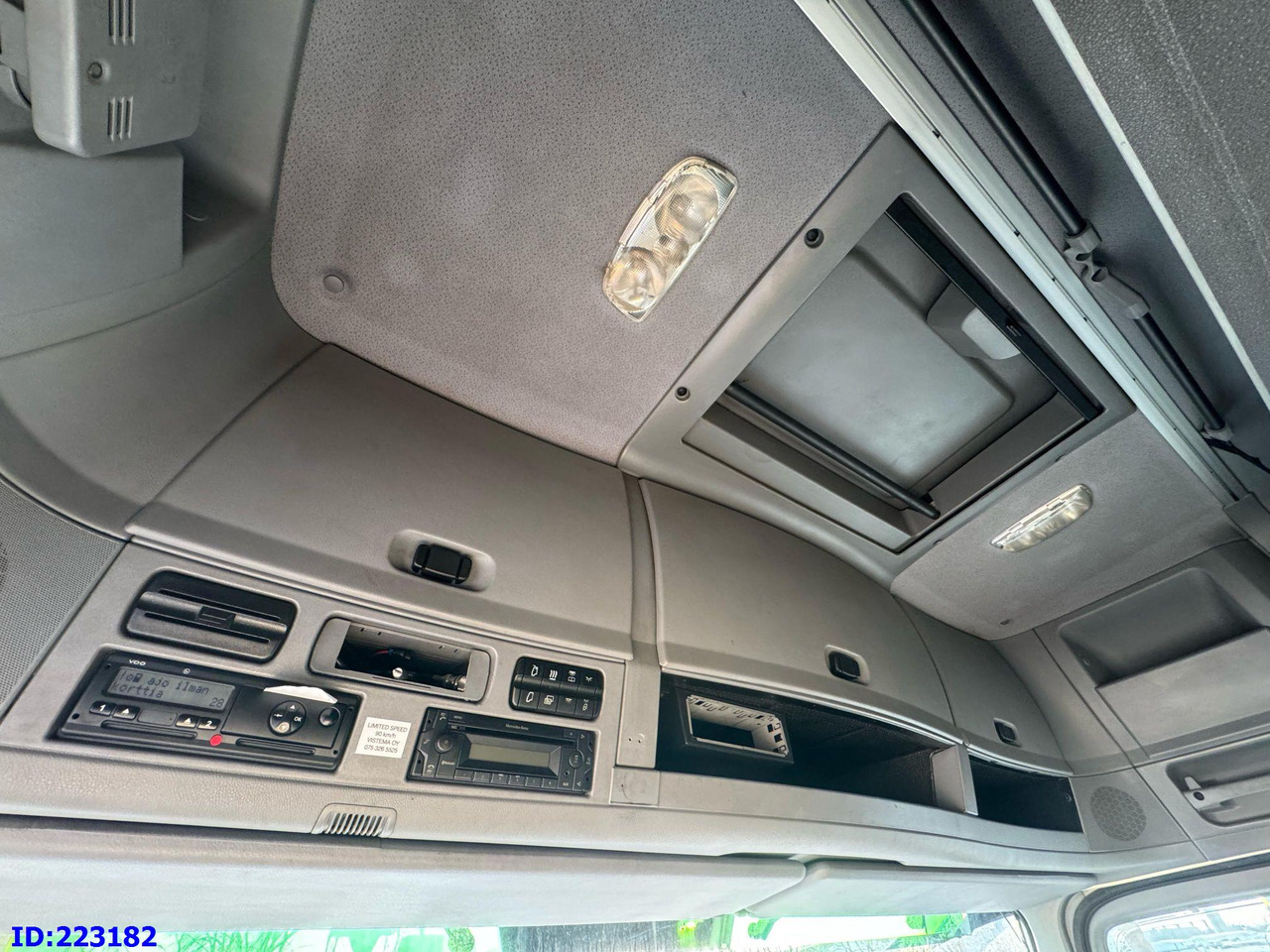 Abrollkipper MERCEDES-BENZ Actros 2551 8x2 V8 Retarder