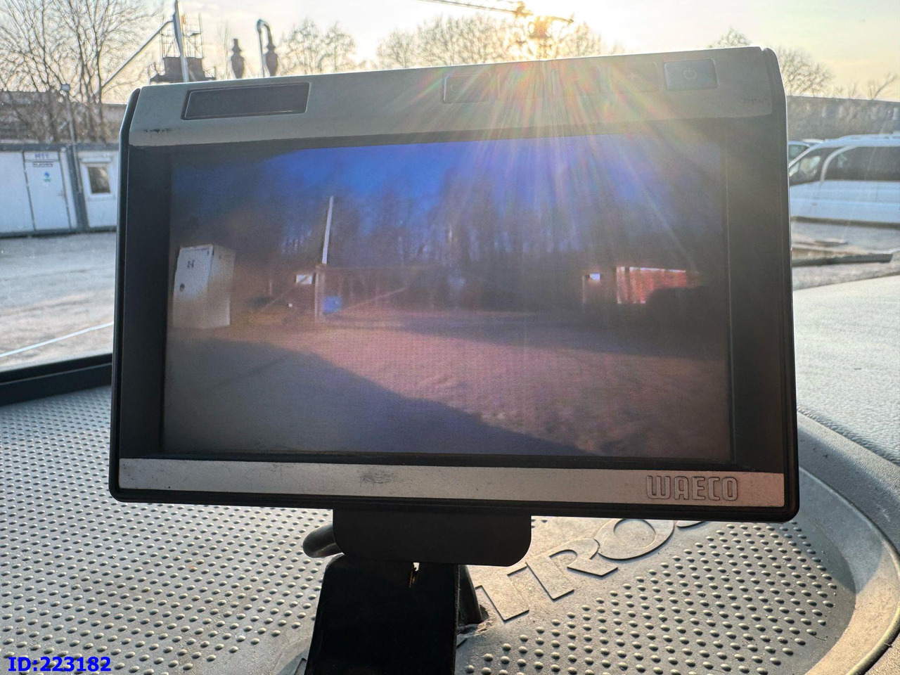 Abrollkipper MERCEDES-BENZ Actros 2551 8x2 V8 Retarder