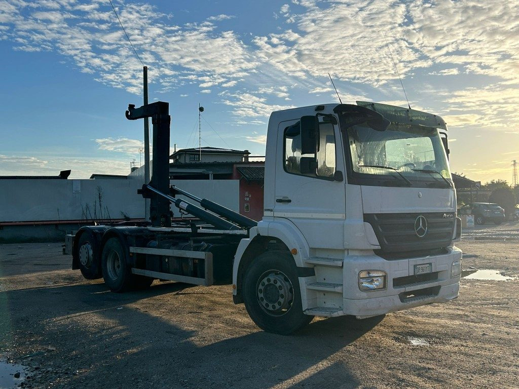 Abrollkipper MERCEDES-BENZ MERCEDES 2533 SCARRABILE