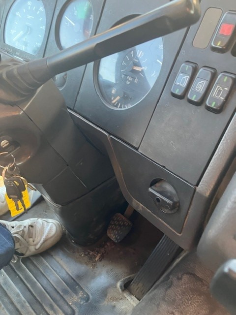 Abrollkipper MERCEDES-BENZ SK 1831