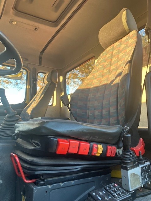 Abrollkipper MERCEDES-BENZ SK 1831