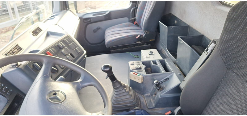 Abrollkipper Mercedes-Benz 3335