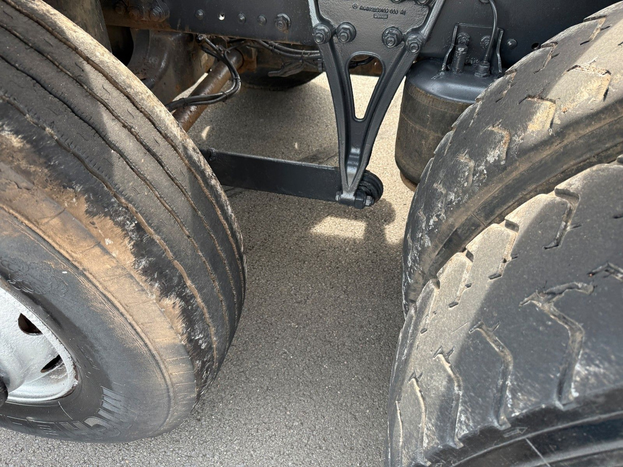 Abrollkipper Mercedes-Benz Actros 2543 6x2 Klima + Kupplung