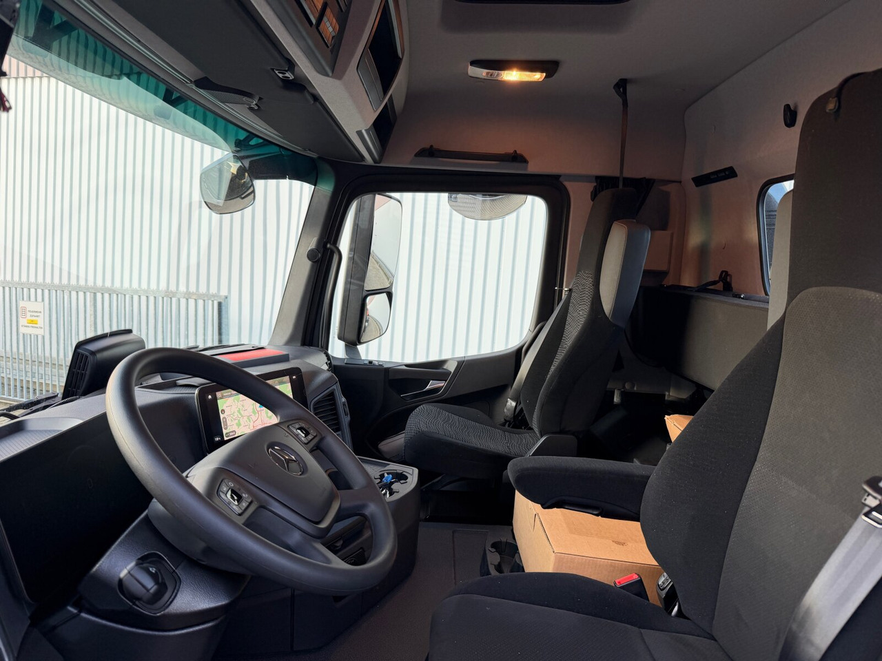 Abrollkipper Mercedes-Benz Arocs 3253 L 8x4/4 Arocs 3253 L 8x4/4, MultimediaCockpit, Navi, Motorabtrieb