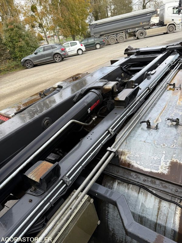 Abrollkipper Renault porteur C460 Ampliroll Grue 6x2 remorquant